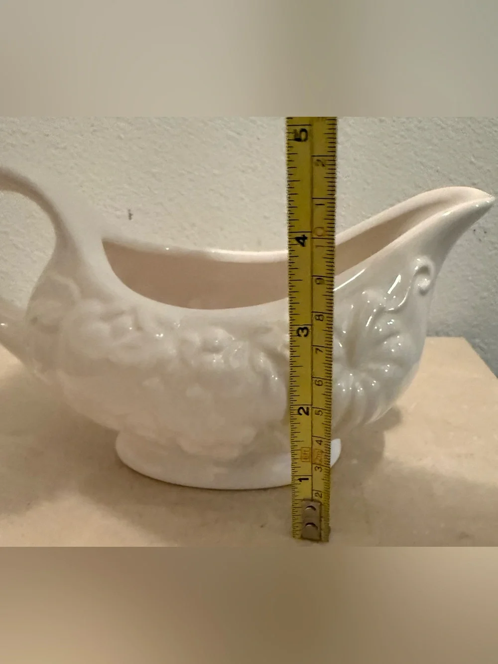 Tabletop Gallery Harvest Gravy boat holds 2 cups.